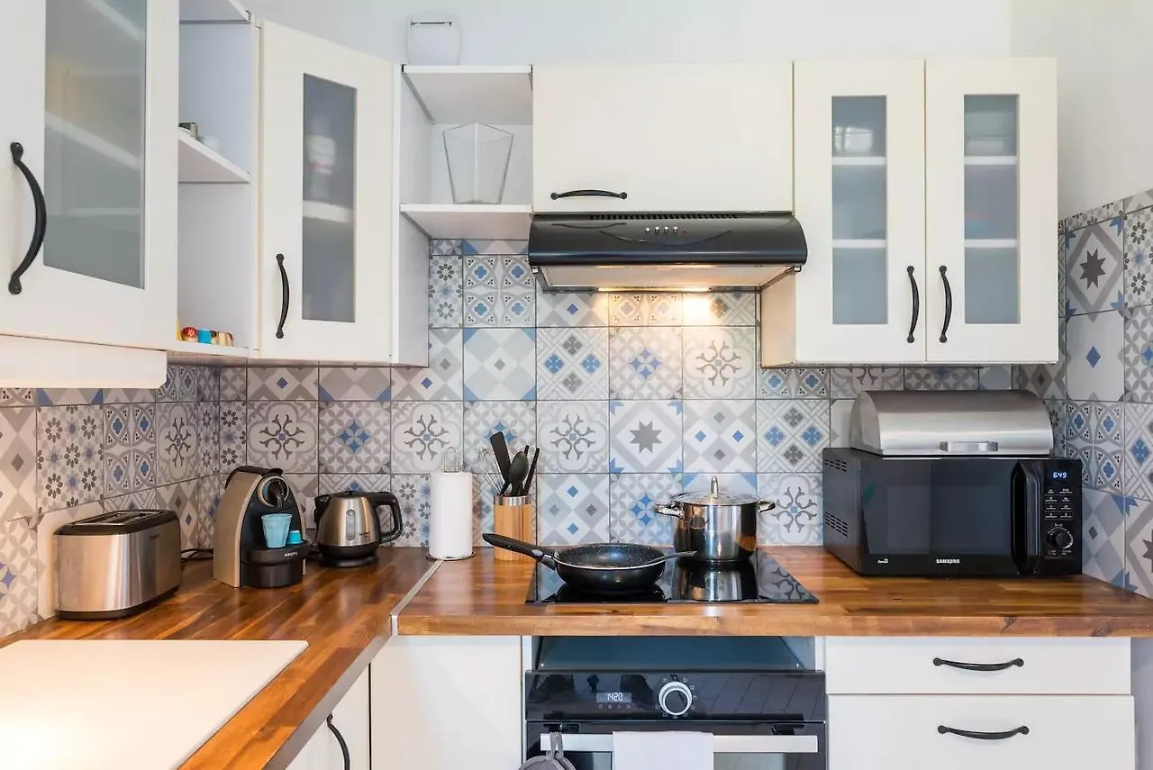 Appartement 19Sisley - Calme & Cosy - 3Ch 8P Metro Parking X2 à Lyon 0*,  France